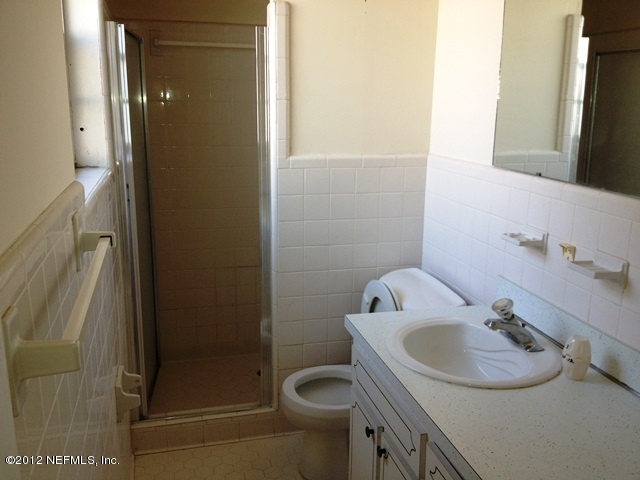 5633 Hickson Road Jacksonville, FL 32207 - Photo 7 of 13 MASTER BATH