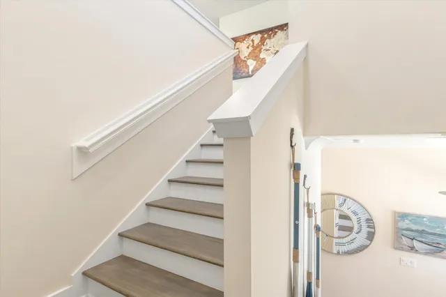 a view of entryway with hallway