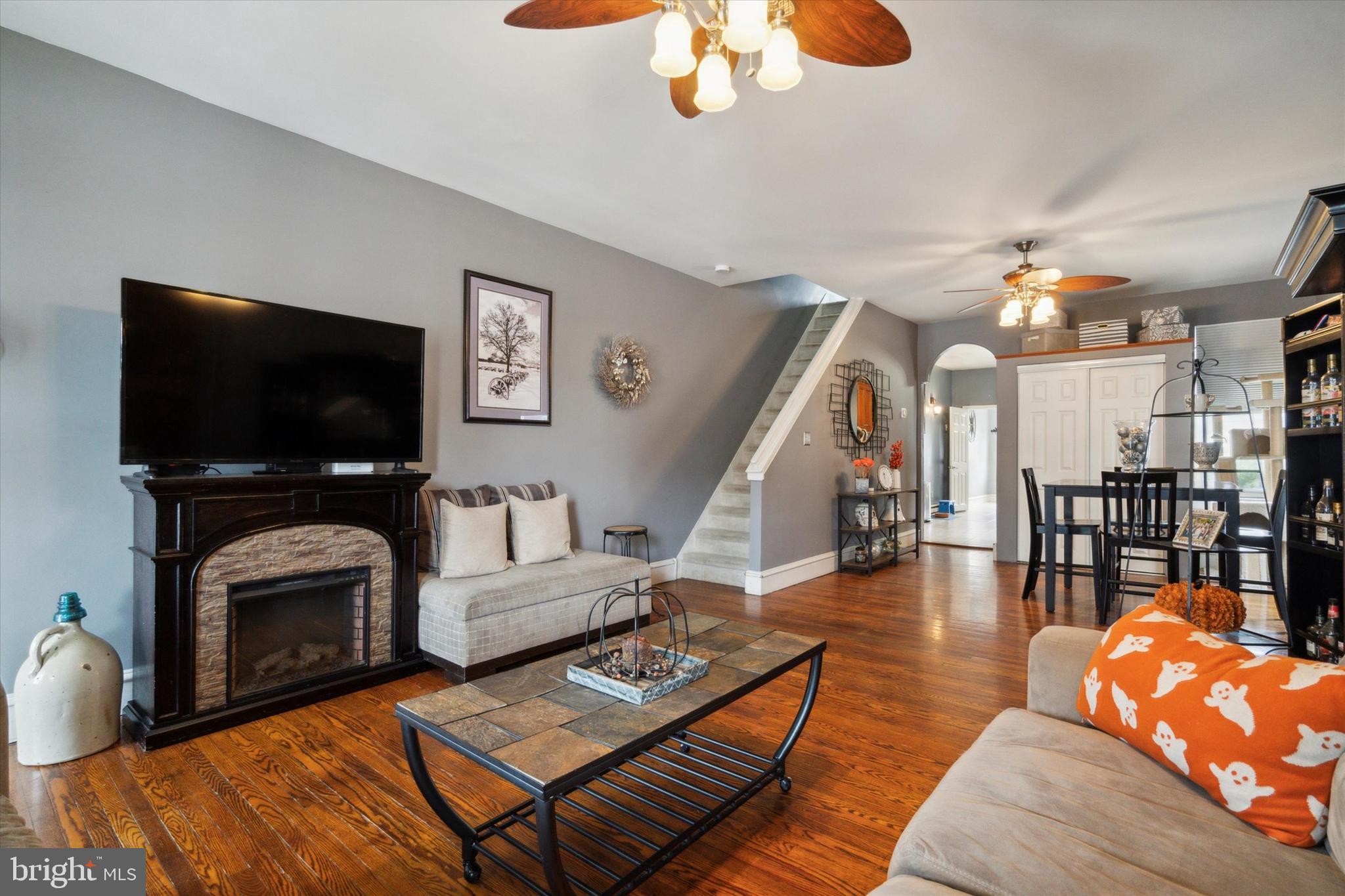 310 Prospect Avenue Bridgeport, PA 19405 - Photo 4 of 25