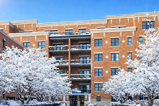 $535,000 | 2811 North Bell Avenue, Unit 107, Chicago, IL 60618