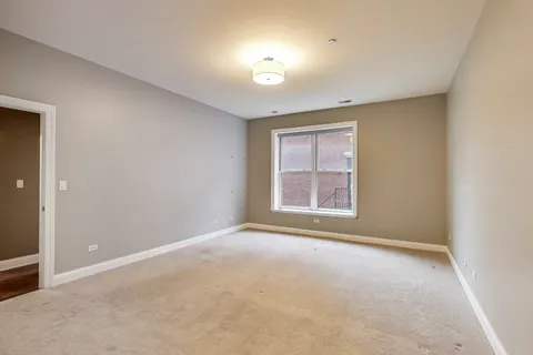 $535,000 | 2811 North Bell Avenue, Unit 107, Chicago, IL 60618