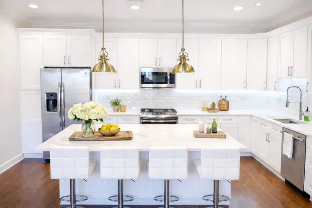 $535,000 | 2811 North Bell Avenue, Unit 107, Chicago, IL 60618