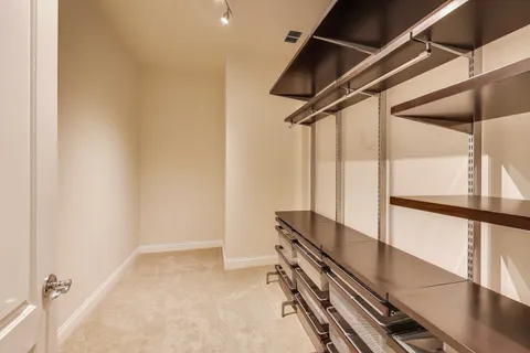 $535,000 | 2811 North Bell Avenue, Unit 107, Chicago, IL 60618