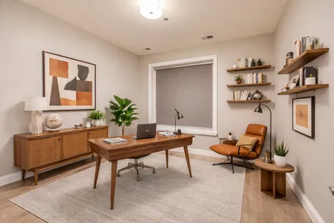 $535,000 | 2811 North Bell Avenue, Unit 107, Chicago, IL 60618