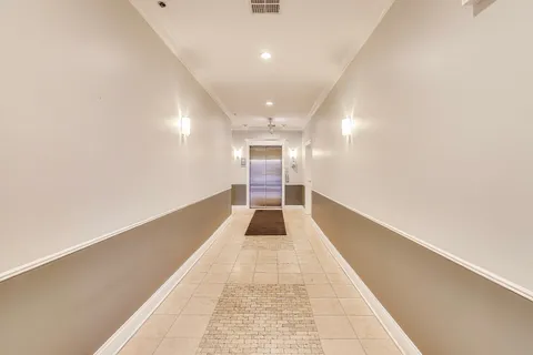 $535,000 | 2811 North Bell Avenue, Unit 107, Chicago, IL 60618