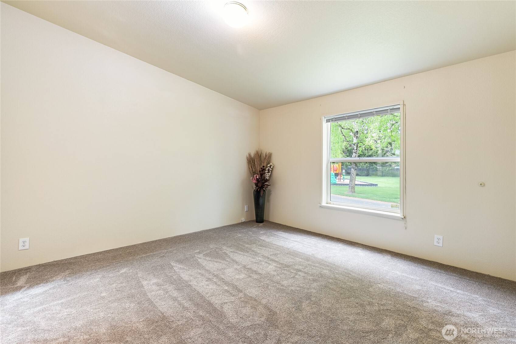 2350 Douglas Road, Unit 30B Ferndale, WA 98248 - Photo 21 of 36 an empty room with windows