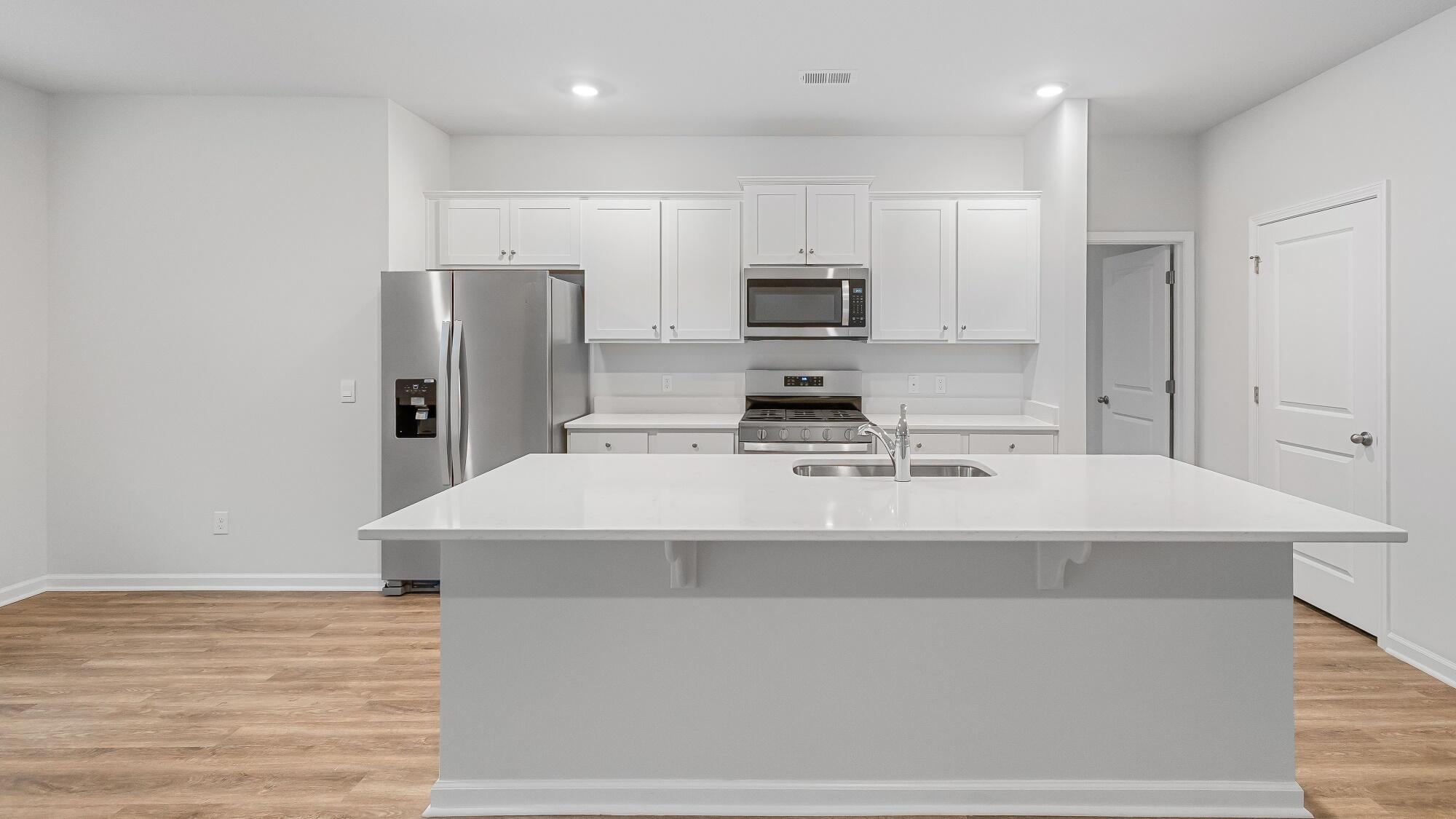 571 Lk Rdg Boulevard Summerville, SC 29486 - Photo 3 of 30 165 Grouper Ln Interior_6