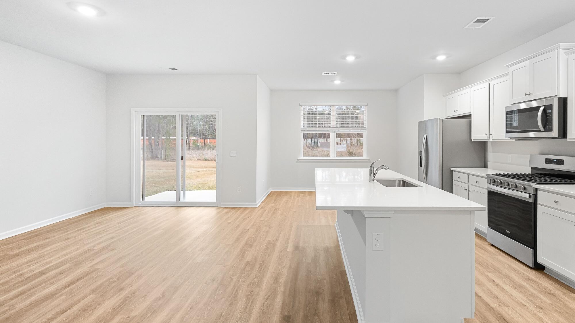 571 Lk Rdg Boulevard Summerville, SC 29486 - Photo 4 of 30 165 Grouper Ln Interior_5