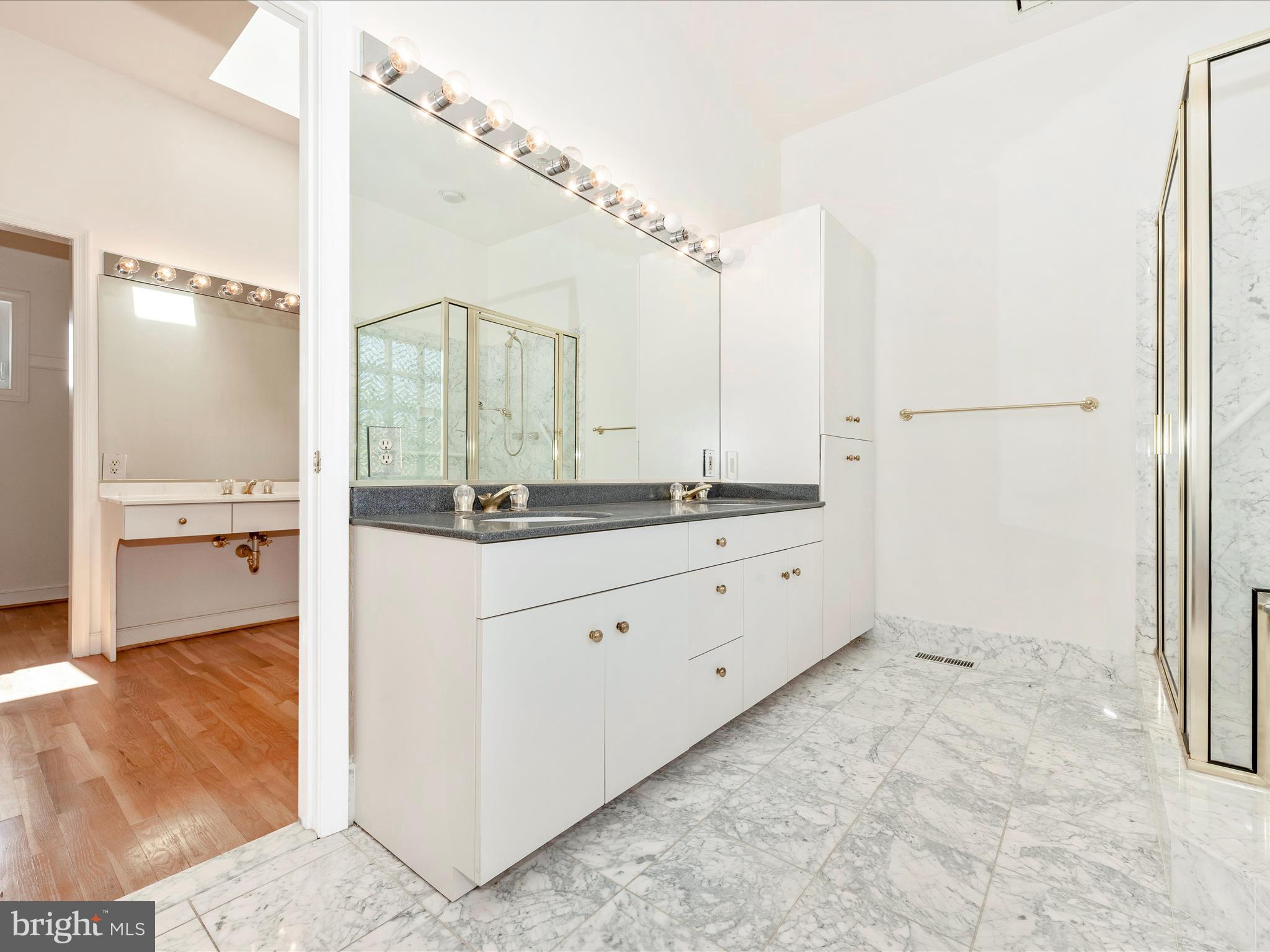 12 Barley Field Court Dickerson, MD 20842 - Photo 45 of 103 Primary Bathroom