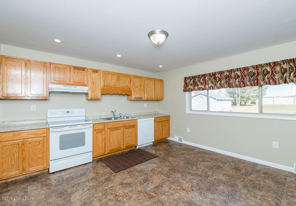 2634 Zoneton Road Shepherdsville, KY 40165 - Photo 16 of 39 Kitchen