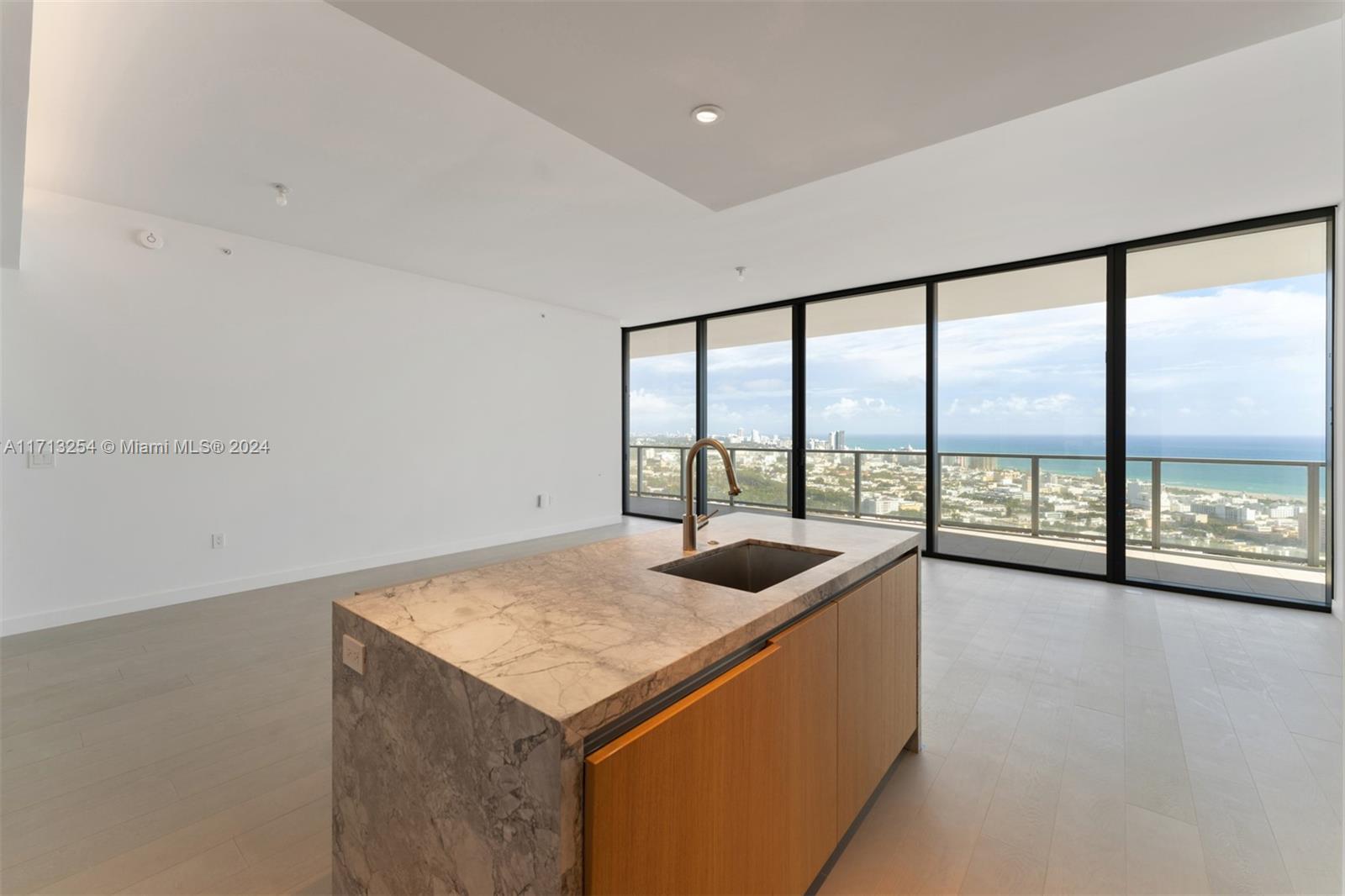 500 Alton Road, Unit 3905 Miami Beach, FL 33139 - Photo 12 of 23 Gallery Image 12