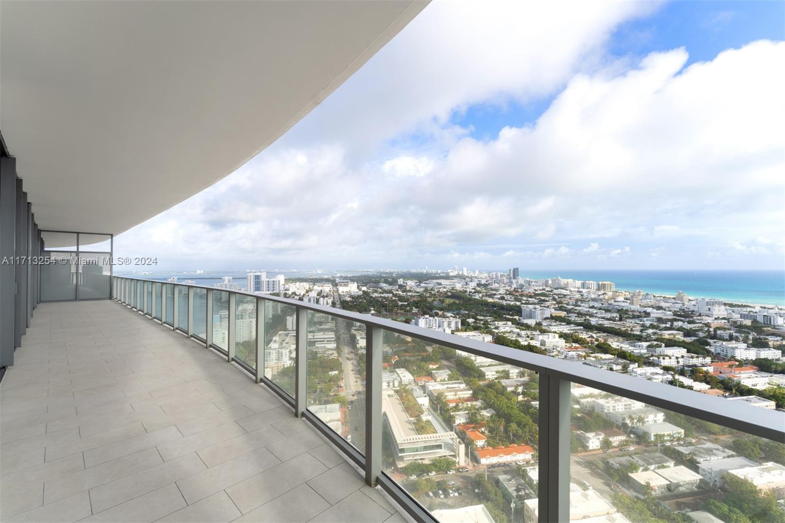 500 Alton Road, Unit 3905 Miami Beach, FL 33139 - Photo 14 of 23 Gallery Image 14