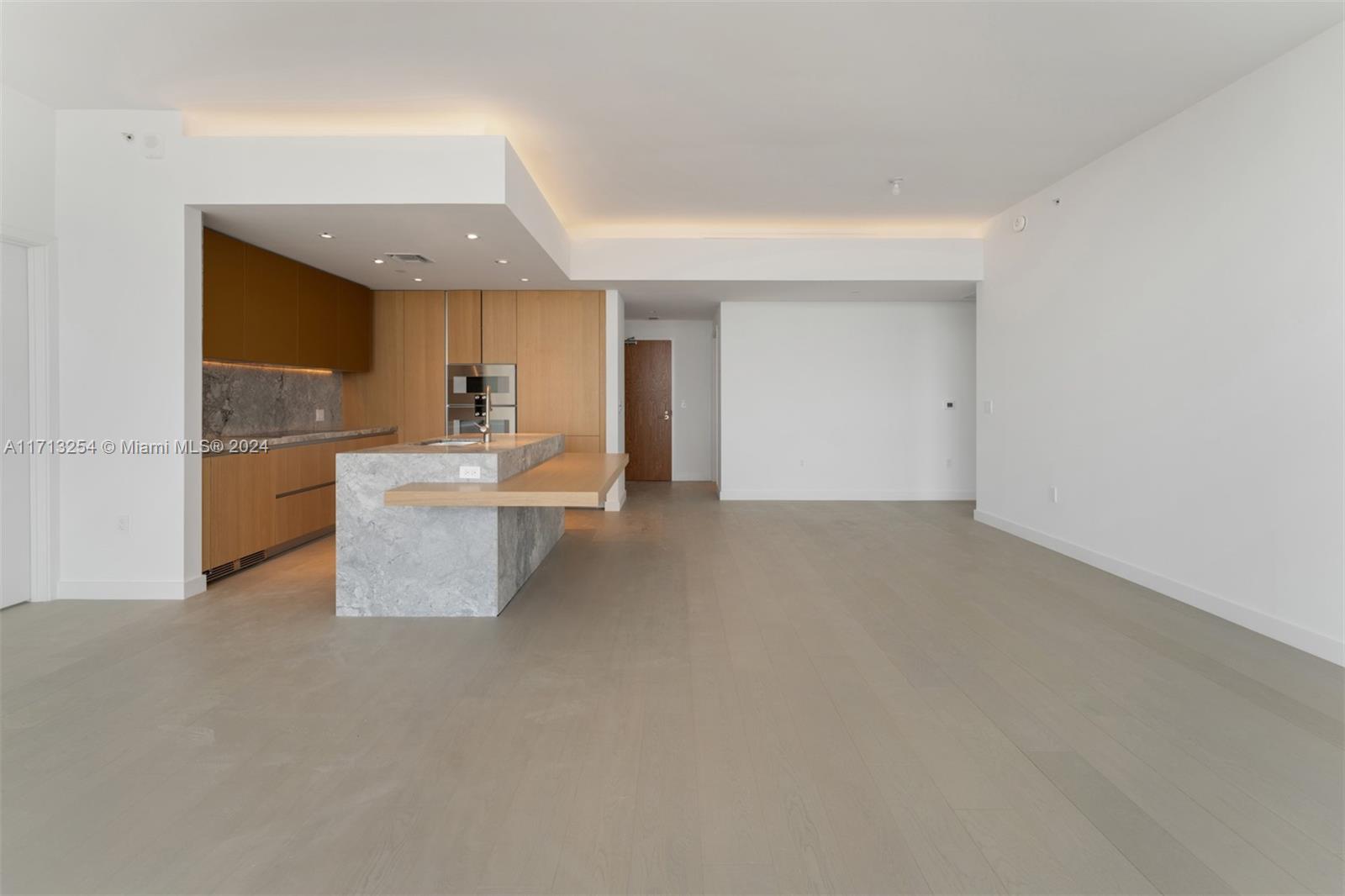 500 Alton Road, Unit 3905 Miami Beach, FL 33139 - Photo 15 of 23 Gallery Image 15