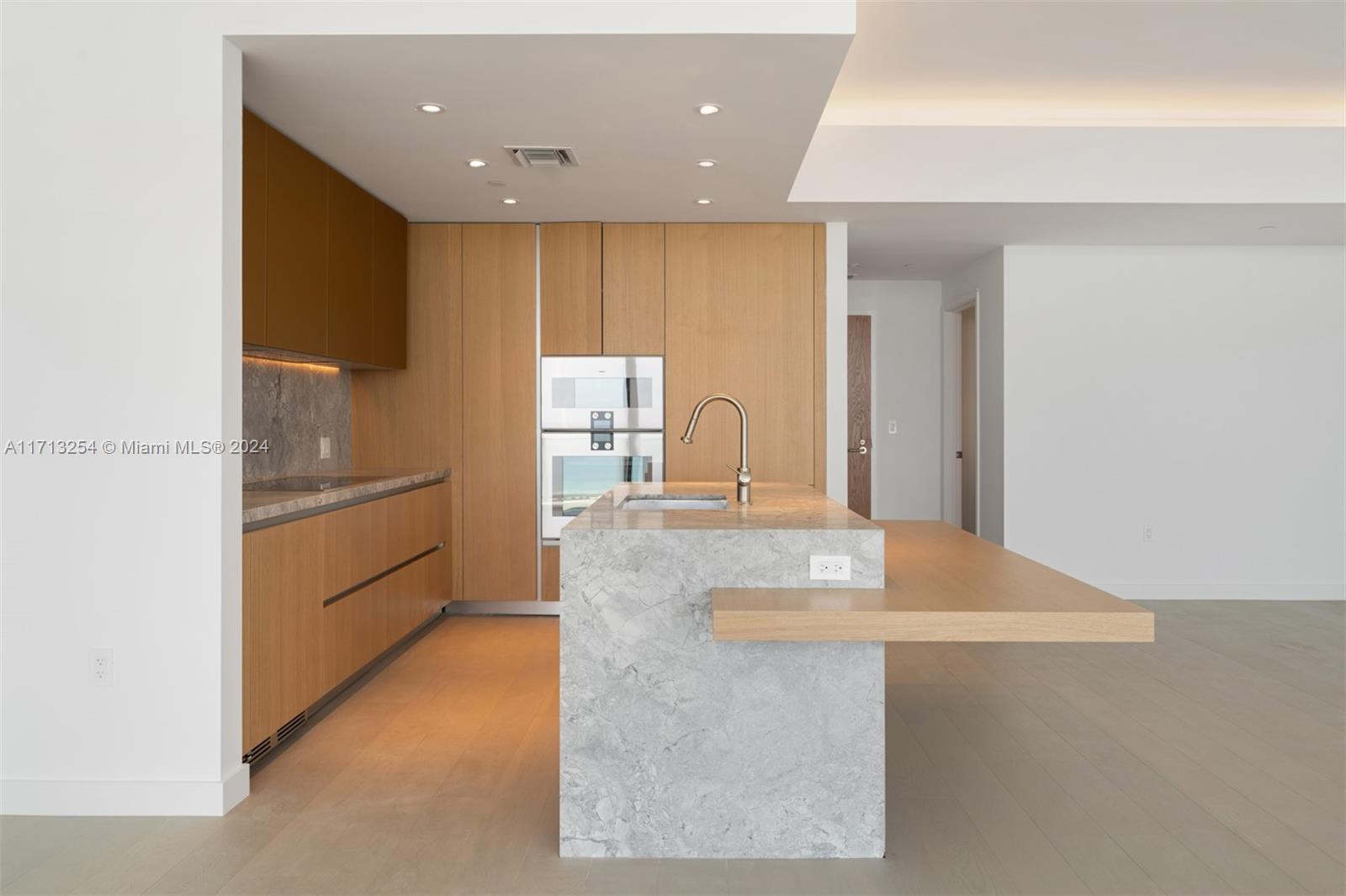 500 Alton Road, Unit 3905 Miami Beach, FL 33139 - Photo 16 of 23 Gallery Image 16