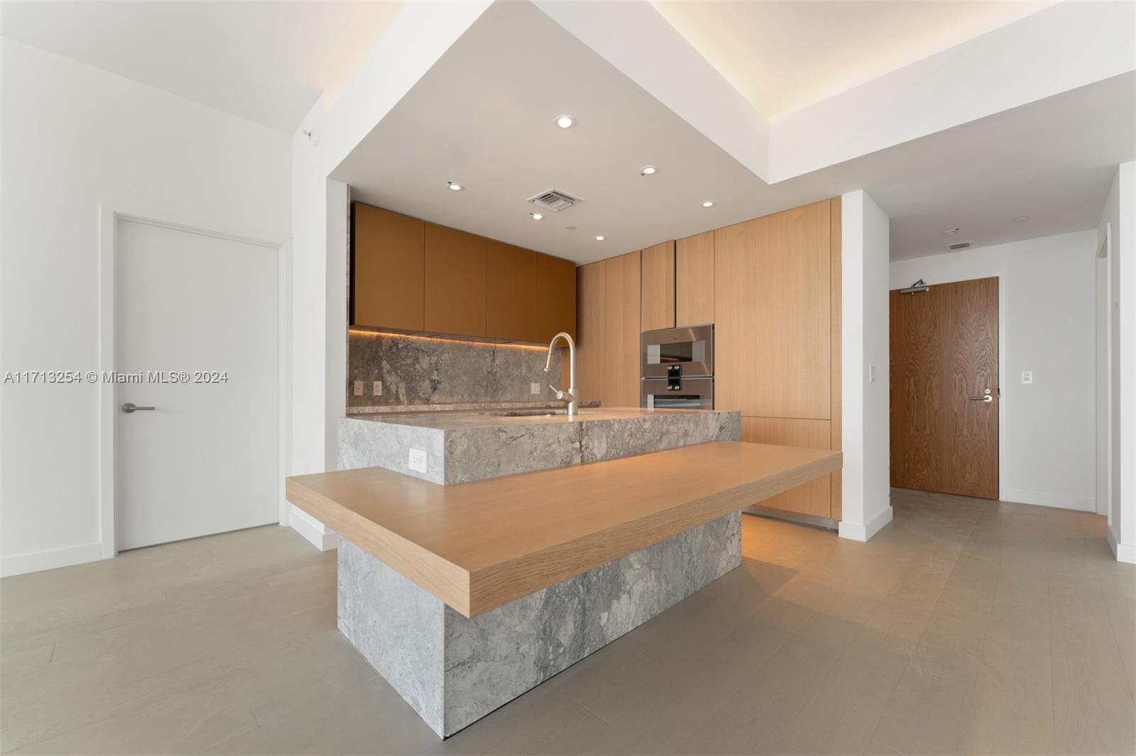 500 Alton Road, Unit 3905 Miami Beach, FL 33139 - Photo 17 of 23 Gallery Image 17