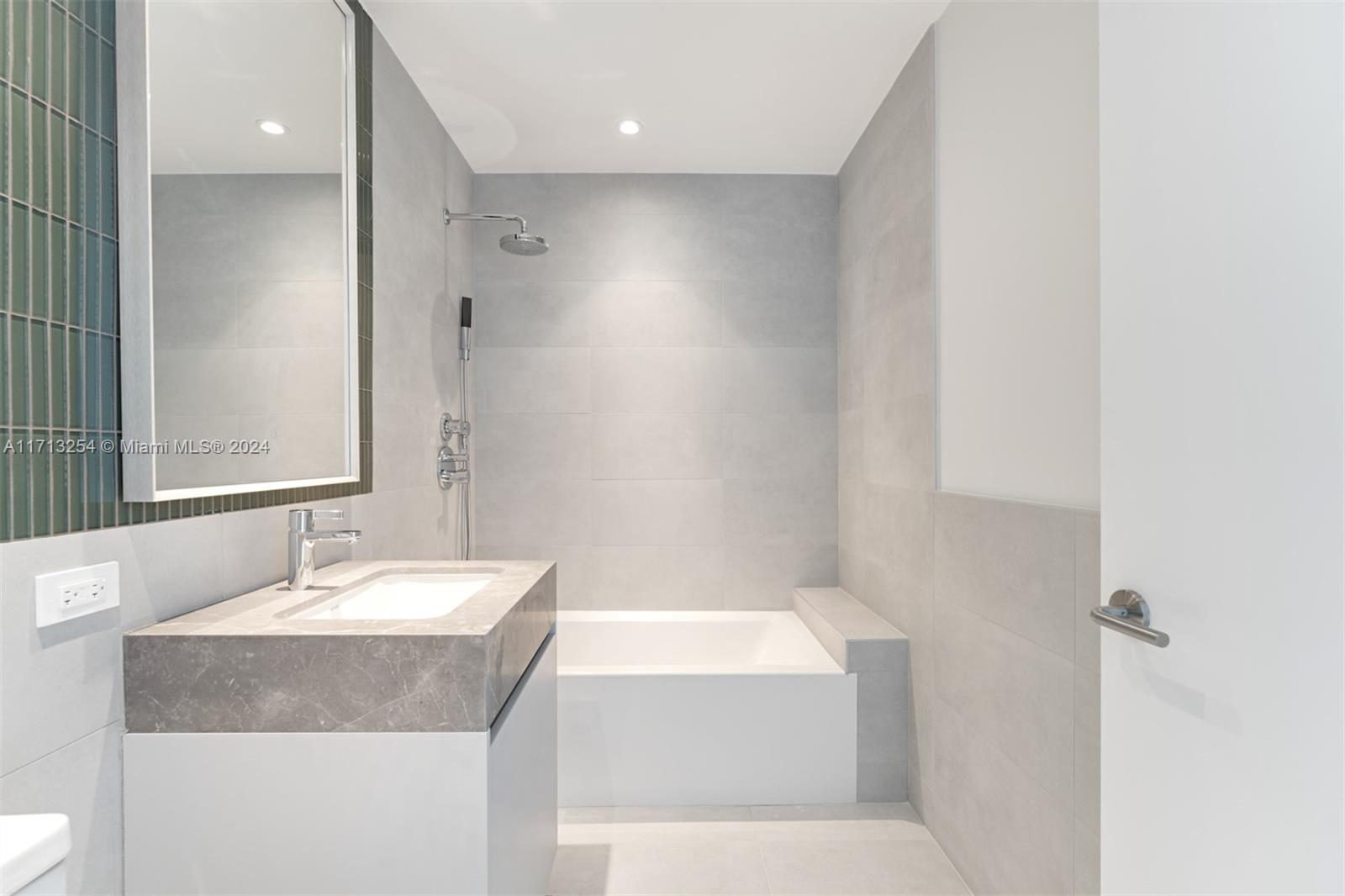 500 Alton Road, Unit 3905 Miami Beach, FL 33139 - Photo 19 of 23 Gallery Image 19