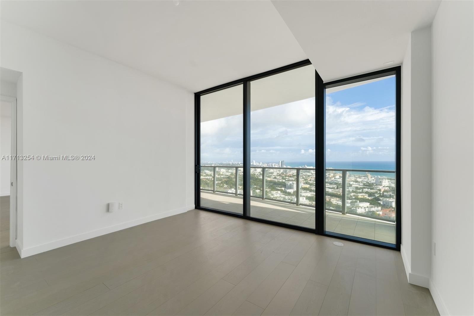 500 Alton Road, Unit 3905 Miami Beach, FL 33139 - Photo 20 of 23 Gallery Image 20
