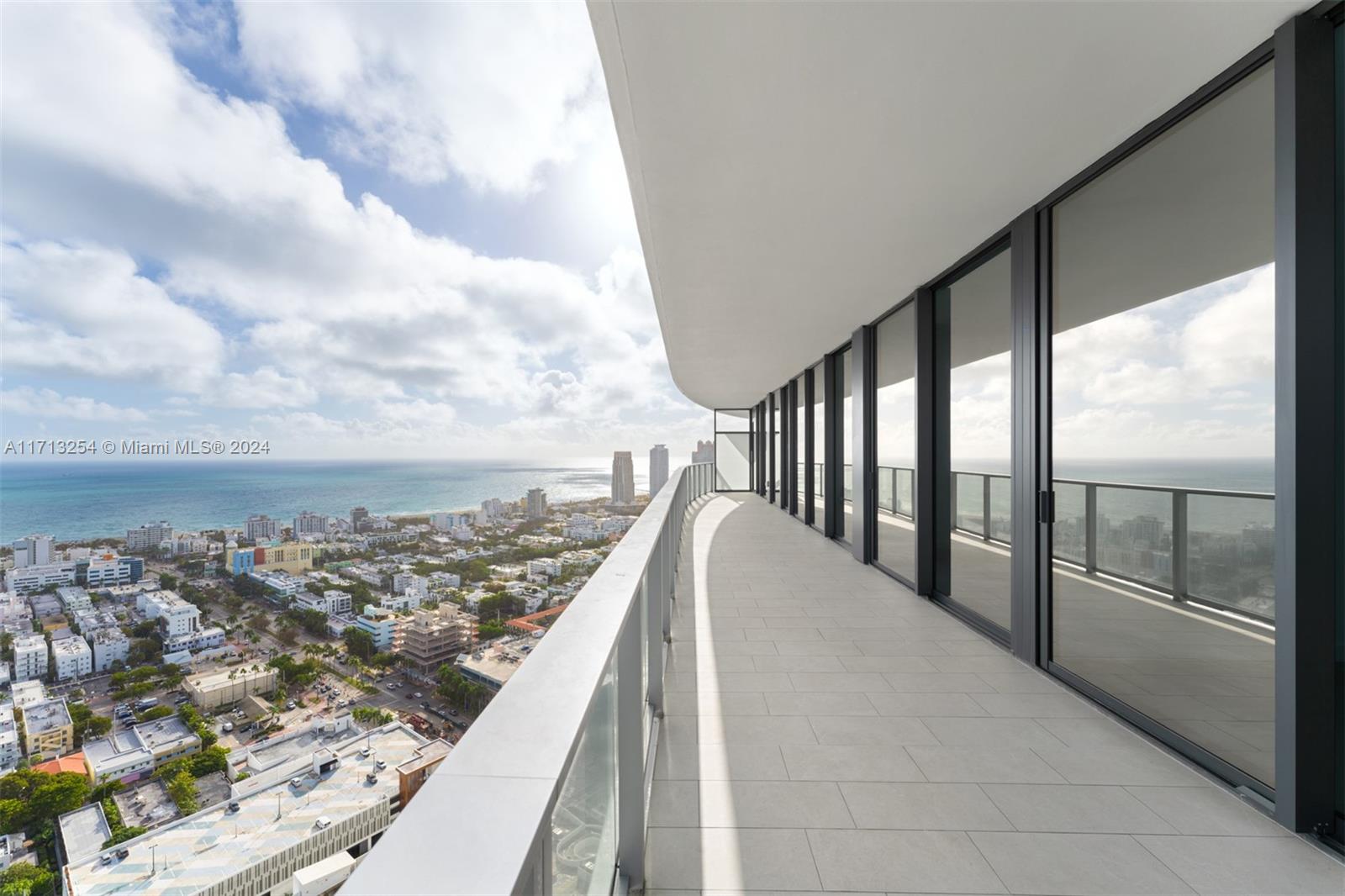 500 Alton Road, Unit 3905 Miami Beach, FL 33139 - Photo 3 of 23 Gallery Image 3