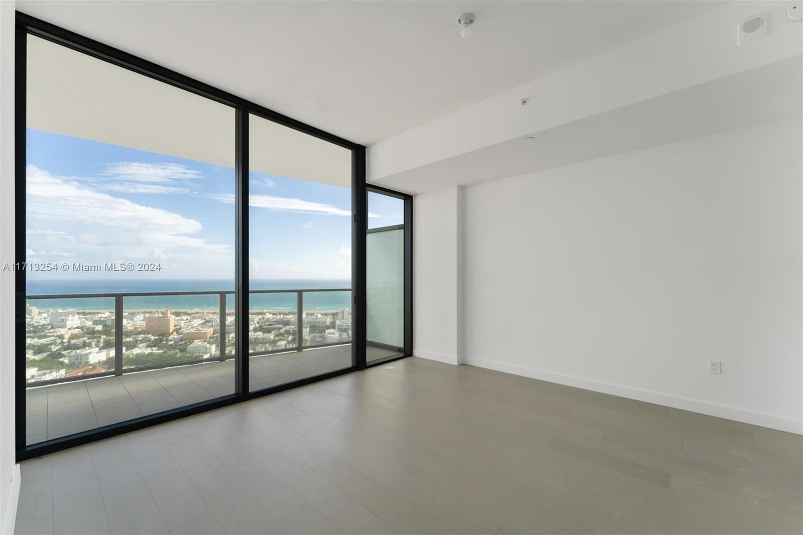 500 Alton Road, Unit 3905 Miami Beach, FL 33139 - Photo 5 of 23 Gallery Image 5