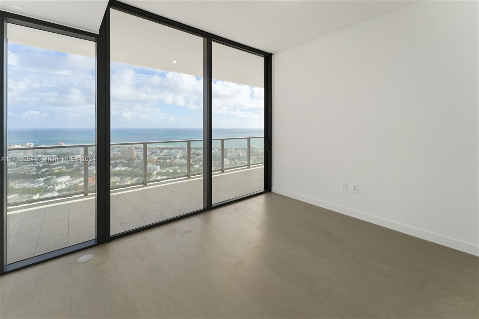 500 Alton Road, Unit 3905 Miami Beach, FL 33139 - Photo 7 of 23 Gallery Image 7