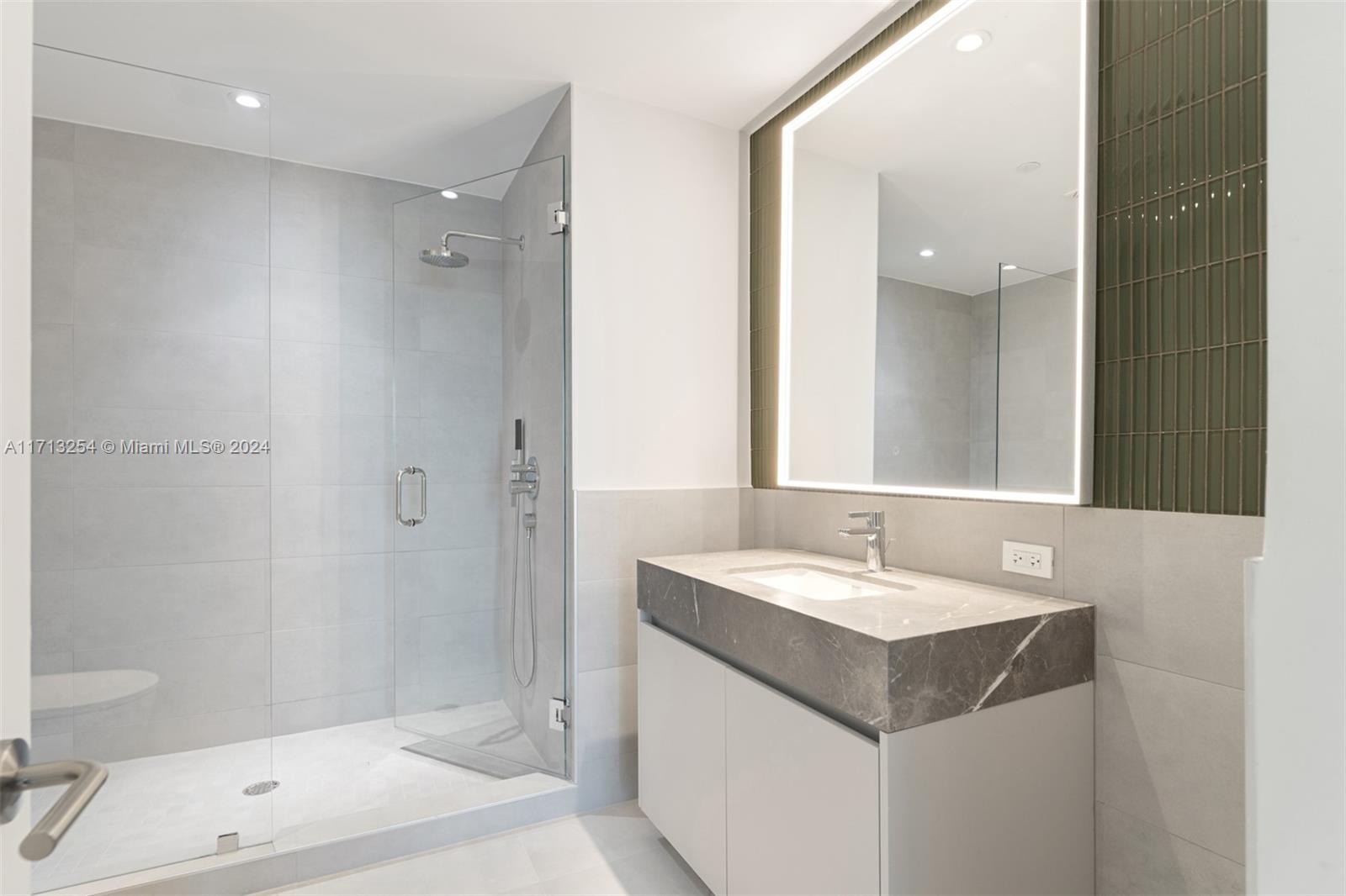 500 Alton Road, Unit 3905 Miami Beach, FL 33139 - Photo 8 of 23 Gallery Image 8