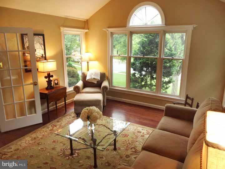741 Outpost Circle Wayne, PA 19087 - Photo 8 of 25 Living Room