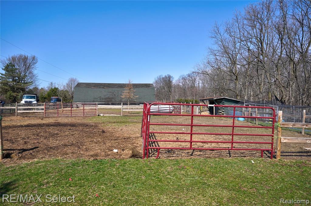 2333 West Reid Road Grand Blanc, MI 48439 - Photo 50 of 56