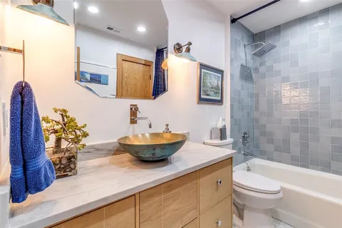 $899,000 | 947 Easton Place, Dallas, TX 75218