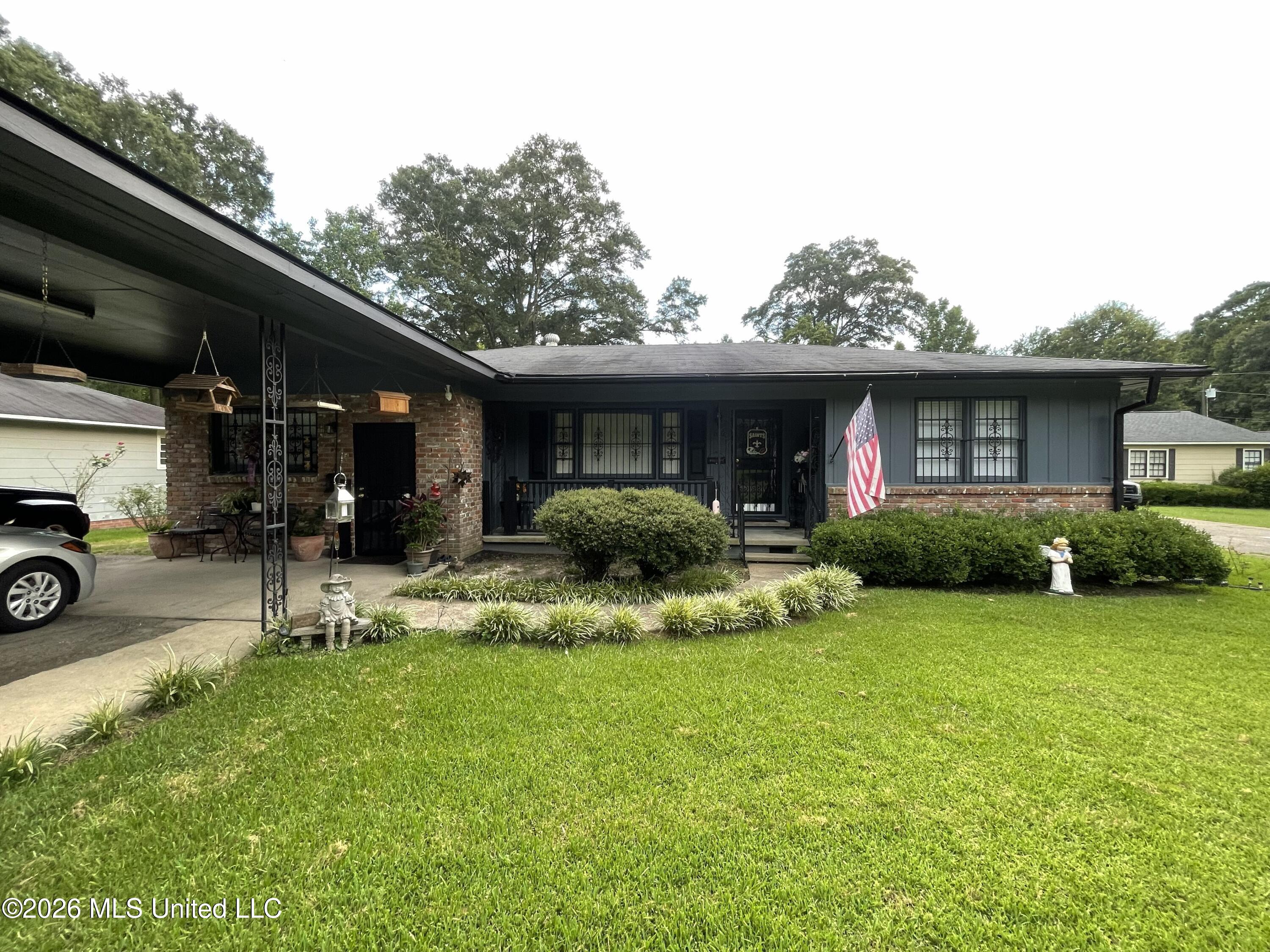 1172 West 20th Street Laurel, MS 39440 - Photo 2 of 36 elevation front