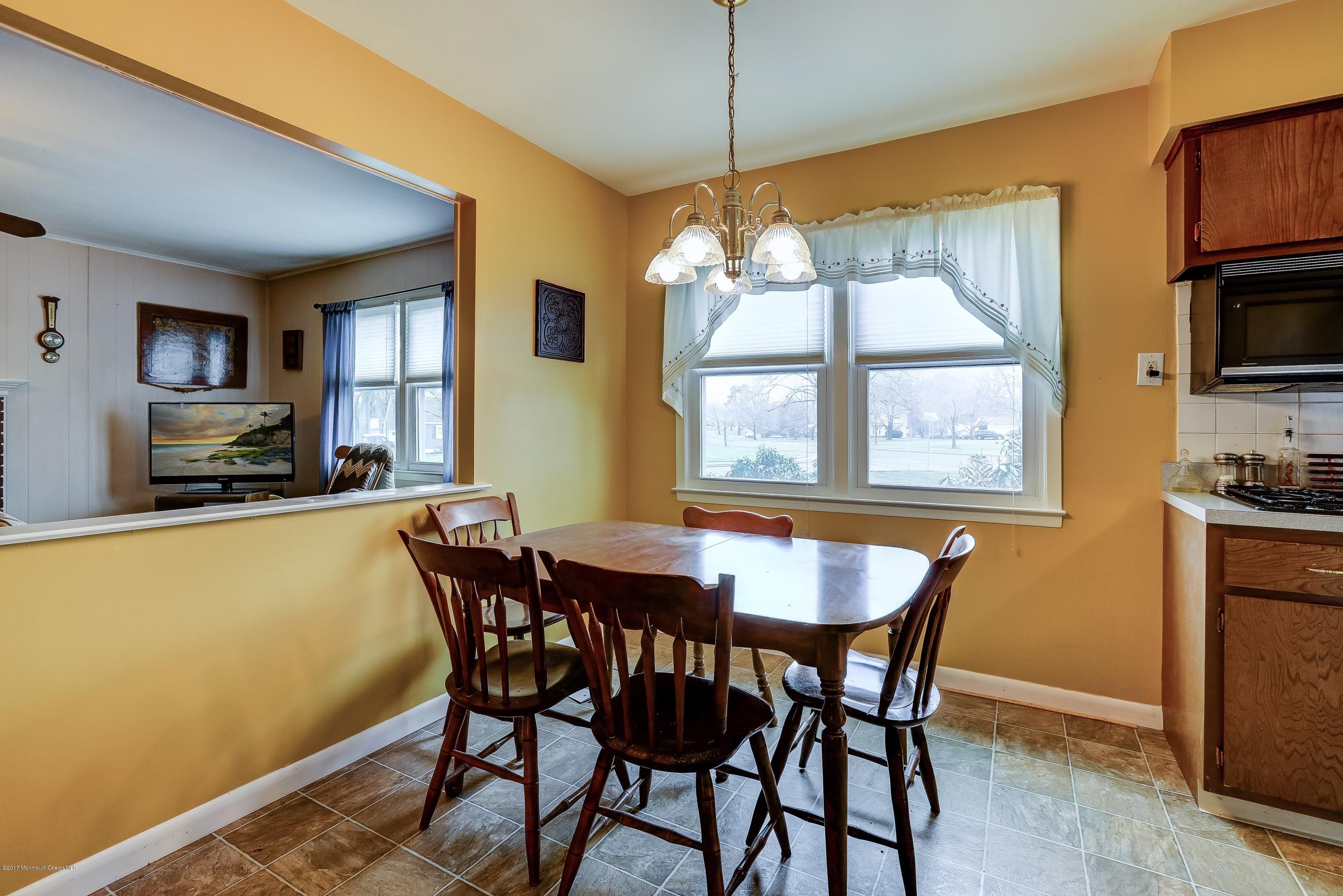 276 Kings Mountain Road Freehold, NJ 07728 - Photo 8 of 26 008_Breakfast Area