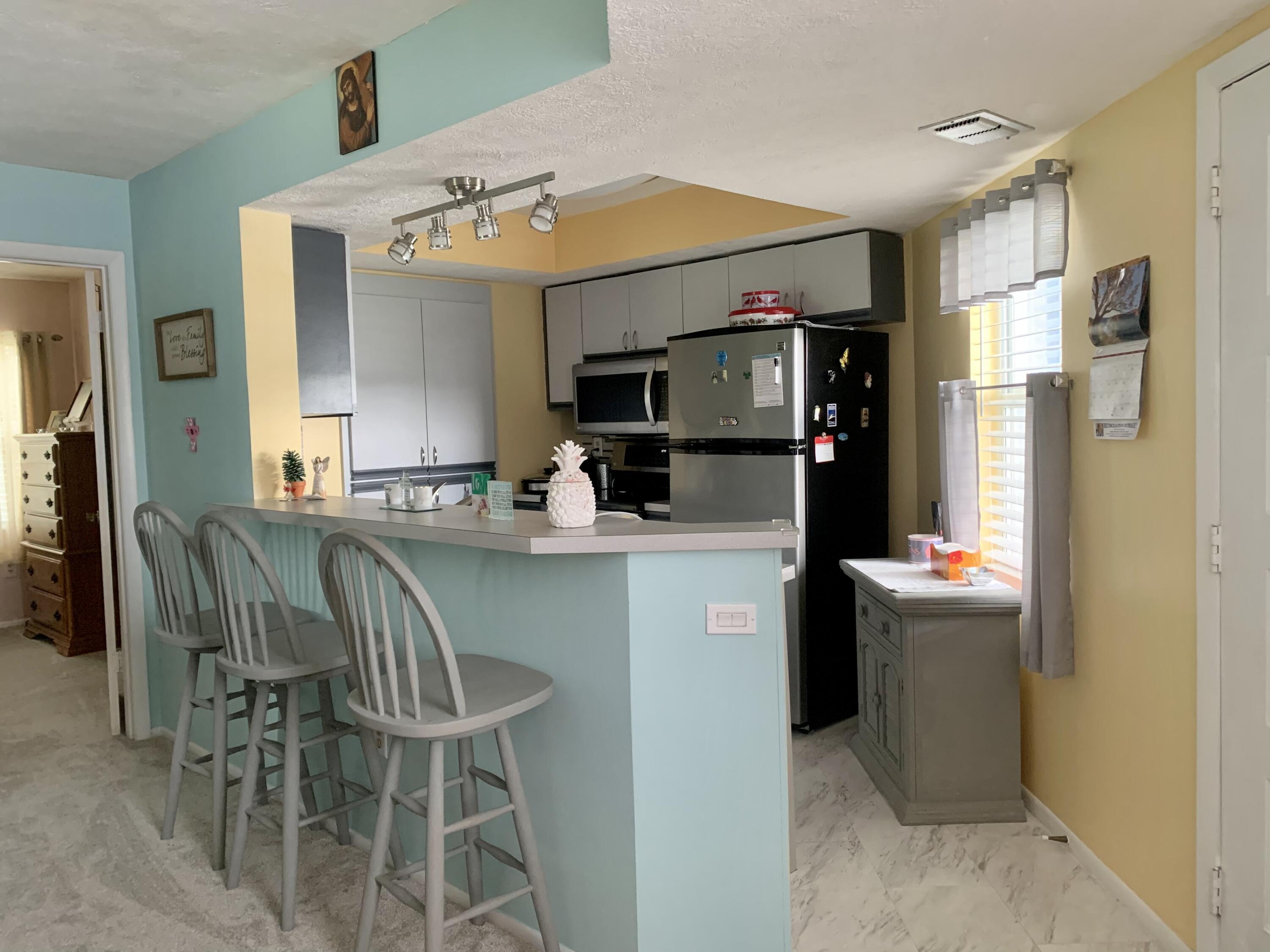 3206 Southeast Aster Lane, Unit 207 Stuart, FL 34994 - Photo 4 of 13 KITCHEN