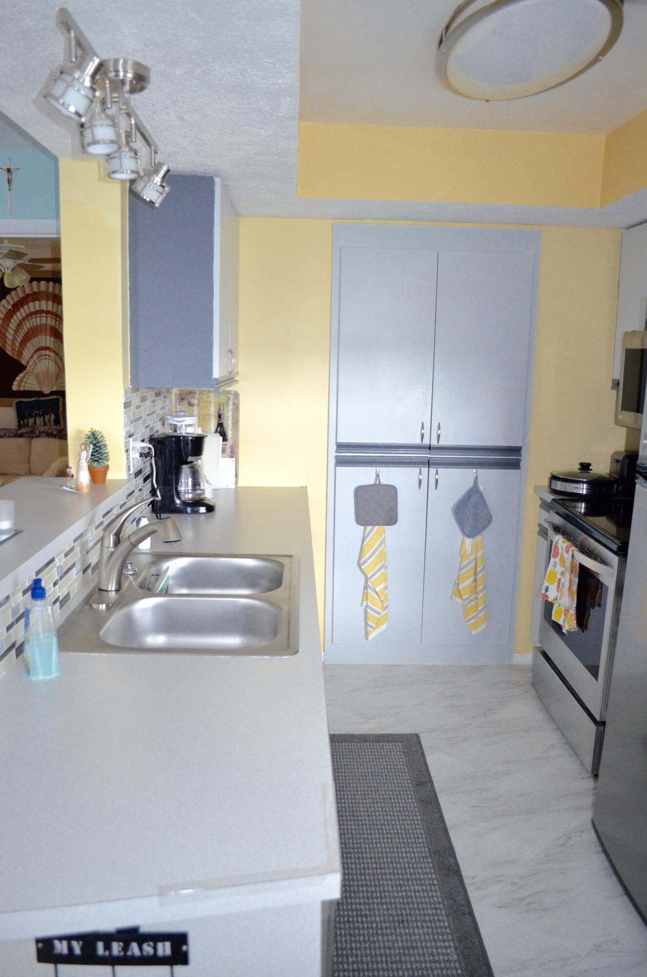 3206 Southeast Aster Lane, Unit 207 Stuart, FL 34994 - Photo 6 of 13 KITCHEN