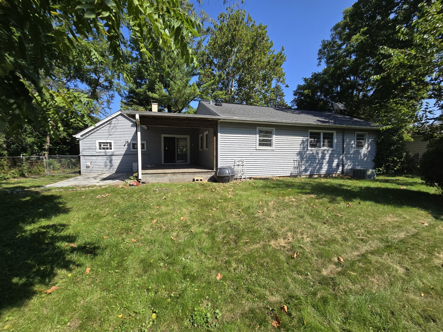 901 East Krage Drive Addison, IL 60101 - Photo 18 of 25 a front view of house with yard and green space
