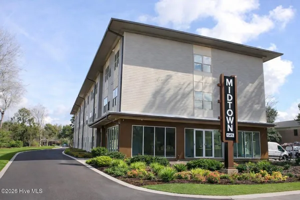 $1,525 | 3803 Peachtree Avenue, Unit 301, Wilmington, NC 28403