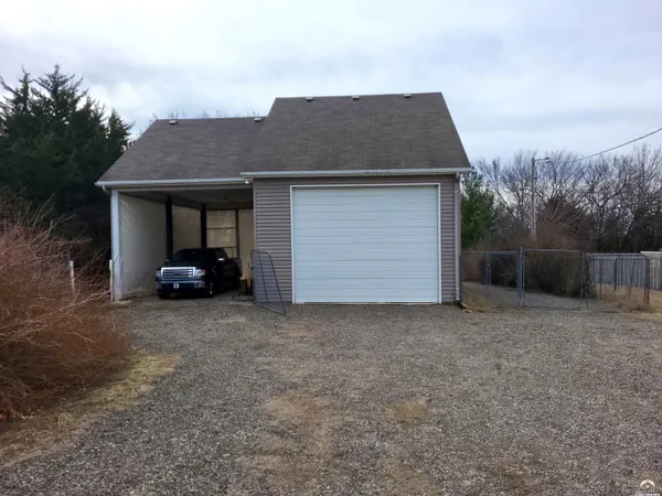 $540,000 | 6330 Rock Creek Drive, Ozawkie, KS 66070