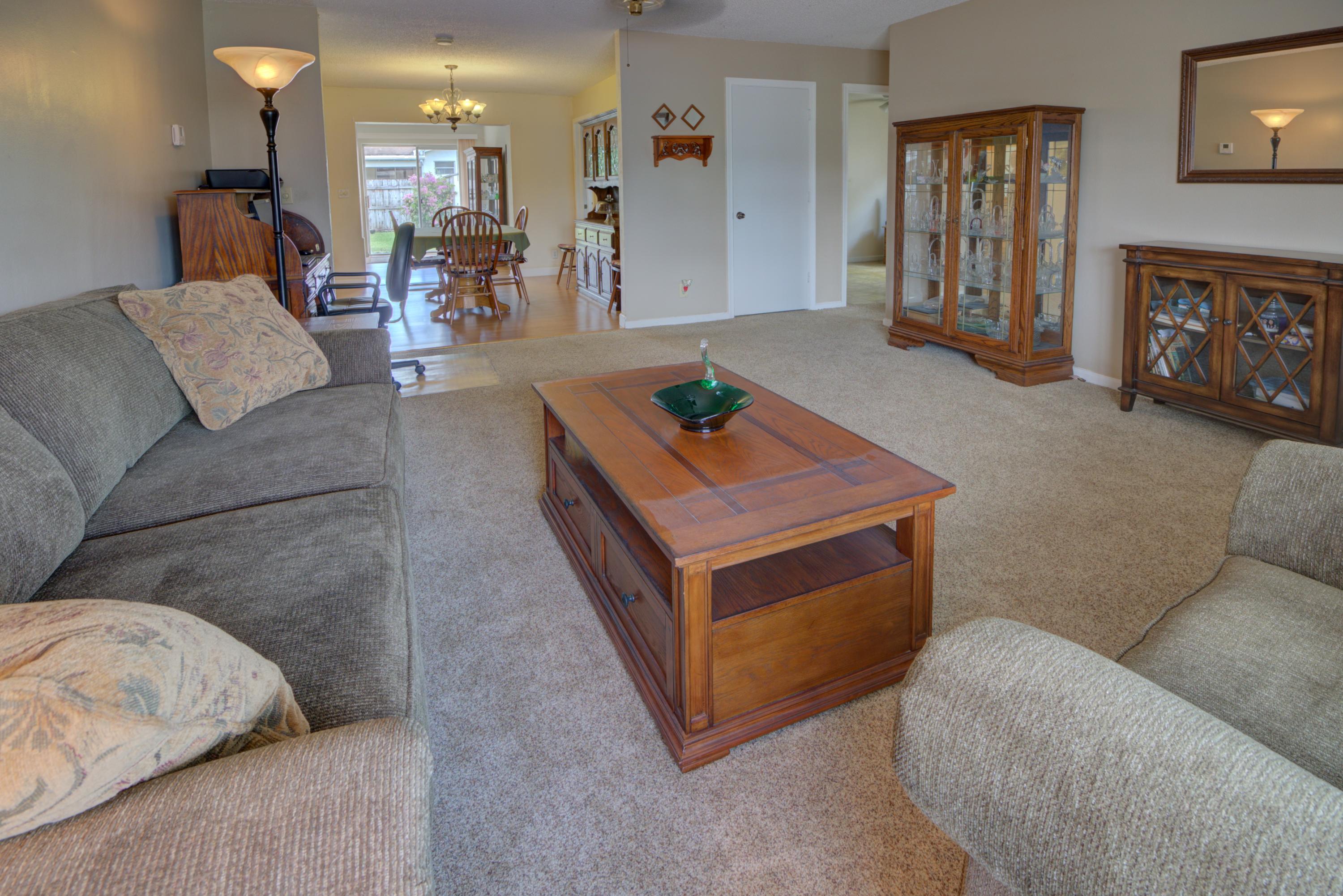 541 Northwest 54th Street Boca Raton, FL 33487 - Photo 3 of 19 liv room