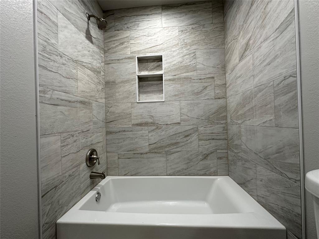 317 North Clark Street Comanche, TX 76442 - Photo 20 of 35 a bathroom with a bathtub