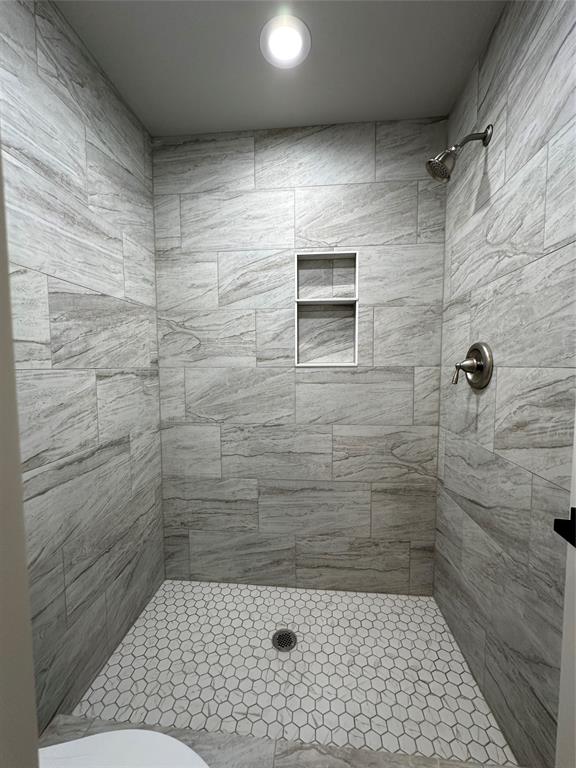 317 North Clark Street Comanche, TX 76442 - Photo 26 of 35 a bathroom with a shower