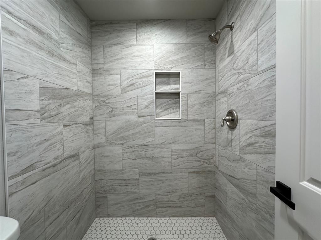 317 North Clark Street Comanche, TX 76442 - Photo 27 of 35 a bathroom with a shower