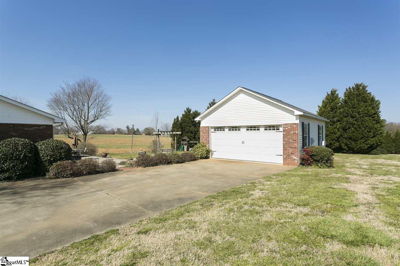 9980 Reidville Road Greer, SC 29651 - Photo 4 of 28 Gallery Image 4