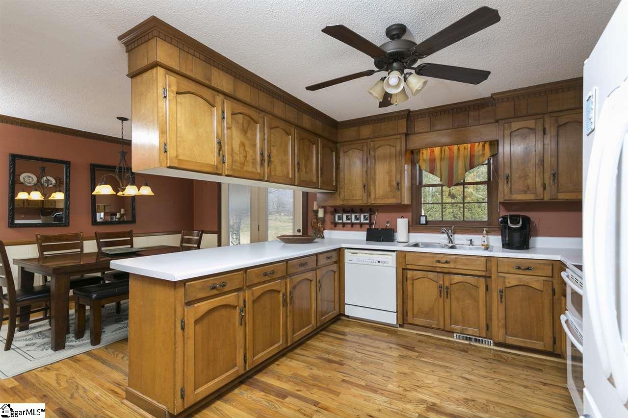 9980 Reidville Road Greer, SC 29651 - Photo 10 of 28 Gallery Image 10