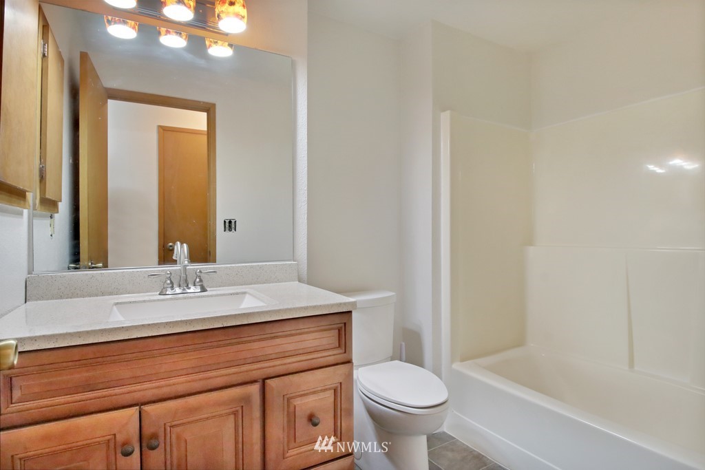 3950 Southwest Huckleberry Road Port Orchard, WA 98367 - Photo 13 of 25 Gallery Image 13