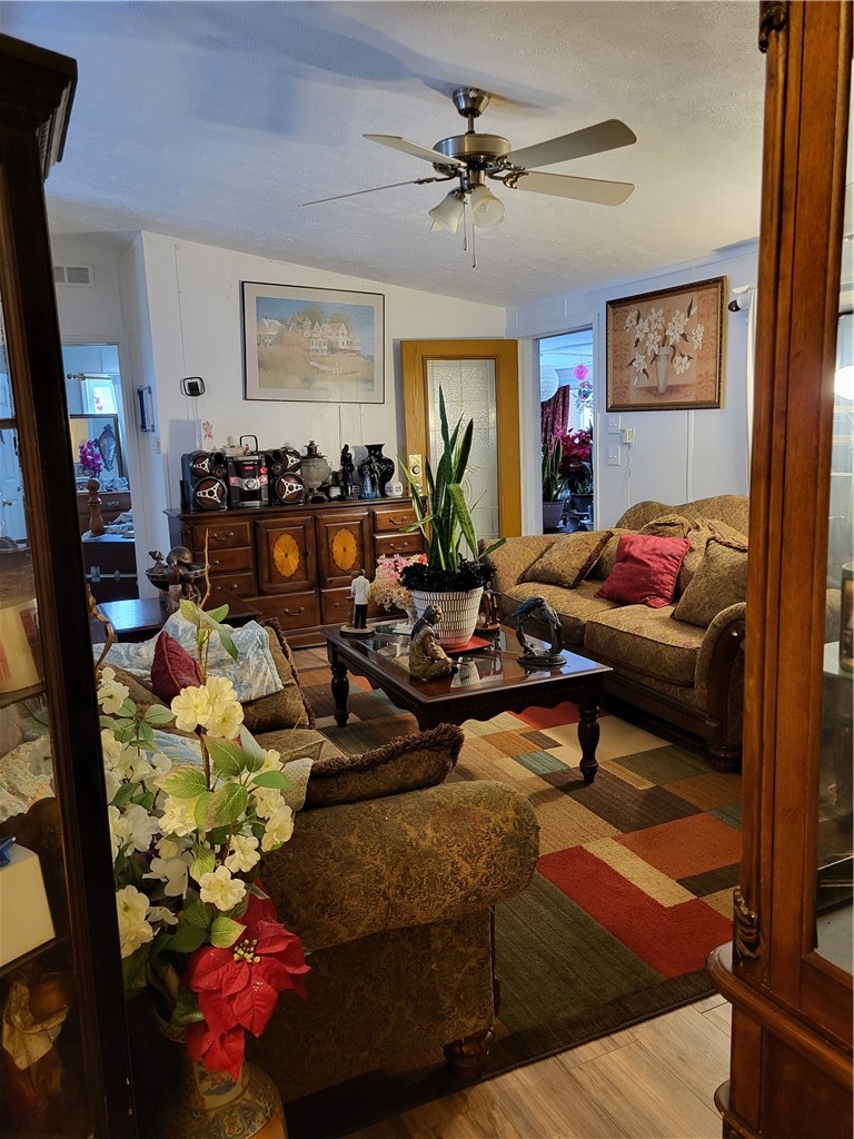 538 Ceresna Road Delhi, NY 13753 - Photo 10 of 33 Living Room