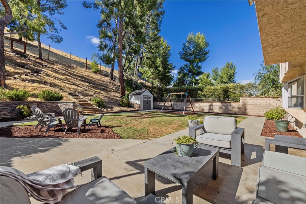 28235 Royal Road Castaic, CA 91384 - Photo 3 of 37
