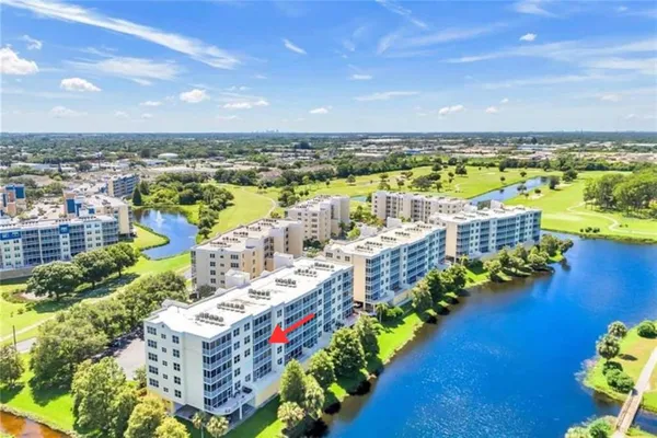 $329,000 | 1200 Country Club Drive, Unit 6305, Largo, FL 33771