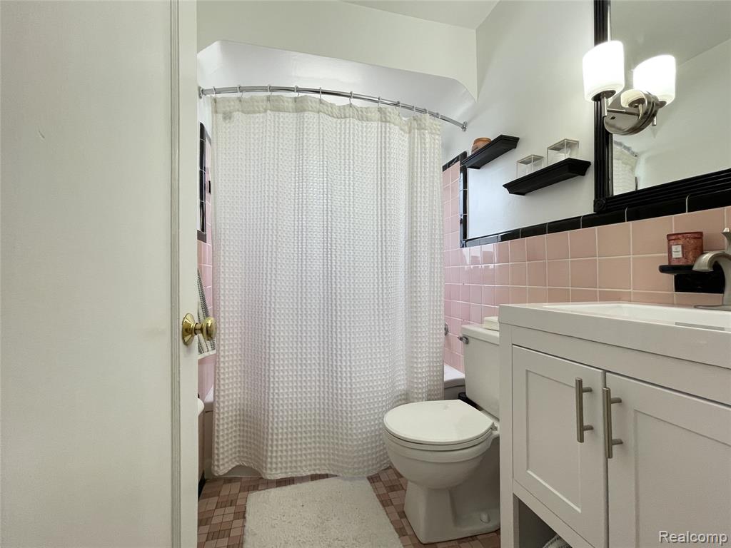 1610 Eaton Road Berkley, MI 48072 - Photo 28 of 61