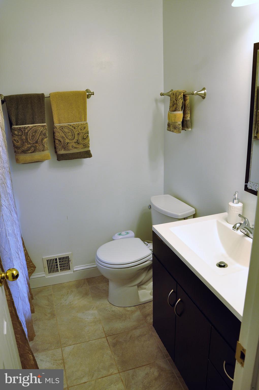 8420 Oak Stream Drive Laurel, MD 20708 - Photo 17 of 24 Bath
