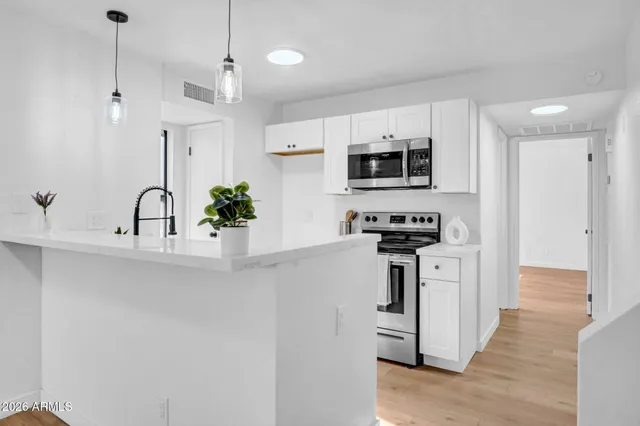 $279,900 | 19820 North 13th Avenue, Unit 218, Phoenix, AZ 85027