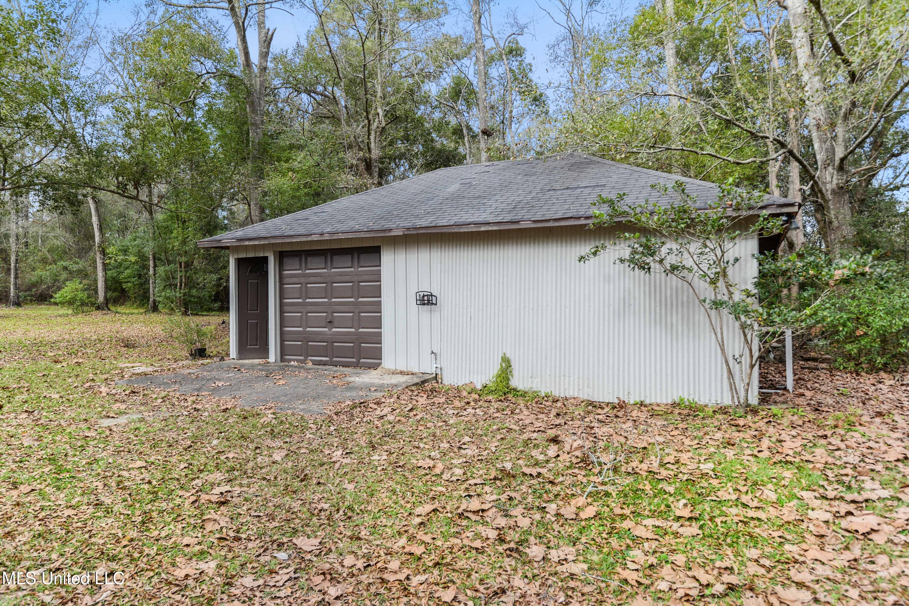 16380 Landon Road Gulfport, MS 39503 - Photo 29 of 43 030