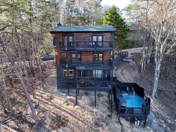 $949,500 | 772 Lloyd Huskey Road, Pigeon Forge, TN 37863